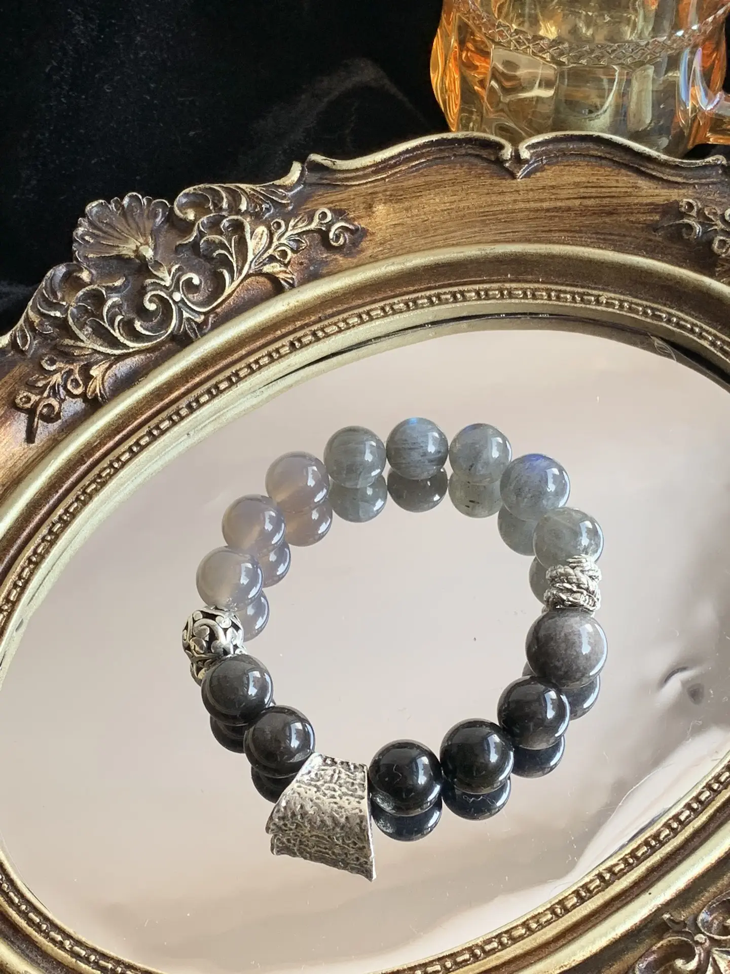 i1726999874_894_4.webp Grey Moonlight Grey Agate Silver Shine Stone Black Shine Stone 13-15mm - Image 1