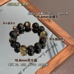 Couple's Style # Floating Light ShieldThe seventh lunar month has arrived, and we have specially made a set of exorcism and safety protection combinationsThe main stone is obsidian, and when rotated, it will have golden eyes that are low-key yet sparkling with lightThe pairing of tea crystals and golden tiger eyes is also a complementary and safe combination-Both styles are unisex and can be chosen according to personal preferences