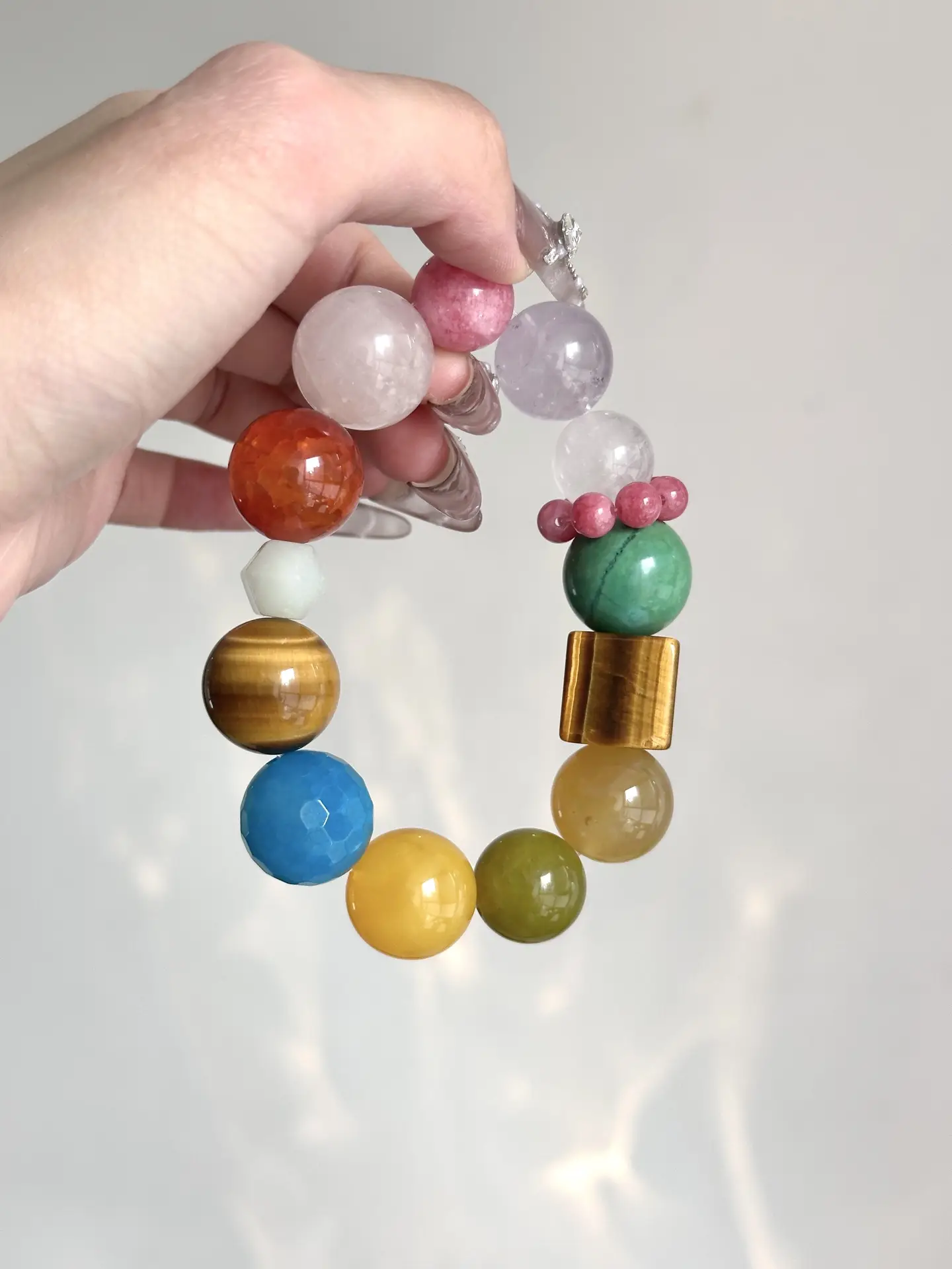 i1757939106063_7697_0_0.webp Pink Crystal Amethyst Xiuyu Huyan Stone Agate Raw Ore Turquoise Red Striped Stone Blue Agate Bouncing Di Bead 14-18mm - Image 1